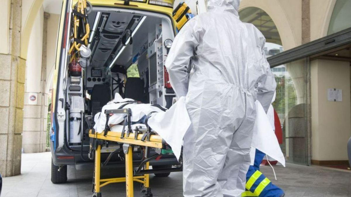 Foto de archivo de sanitarios en la época dura de la pandemia. /  CASTELEIRO/ROLLER AGENCIA