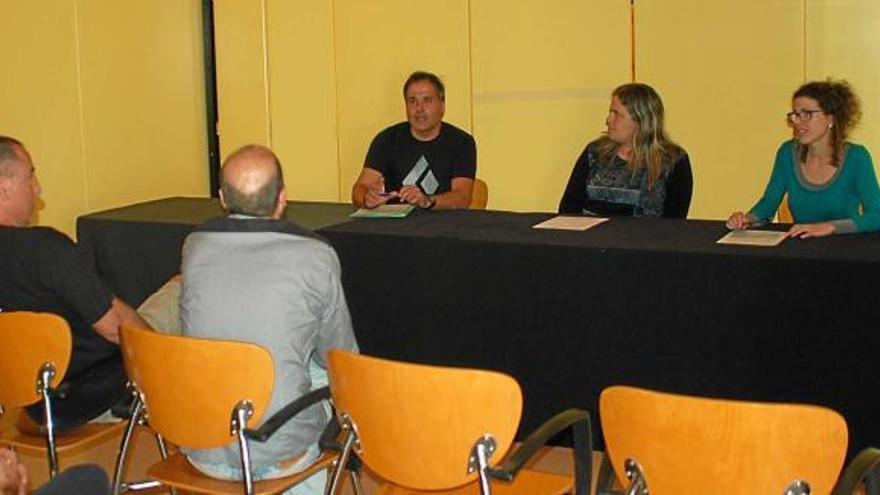 Fidel Badia, Montserrat Badia i Marta Erola, ahir, en la presentació del projecte al Local Pirinenc de Vilada