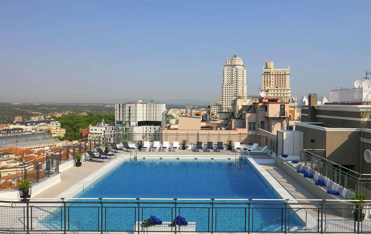 Piscina en la azotea del Hotel Emperador de Madrid