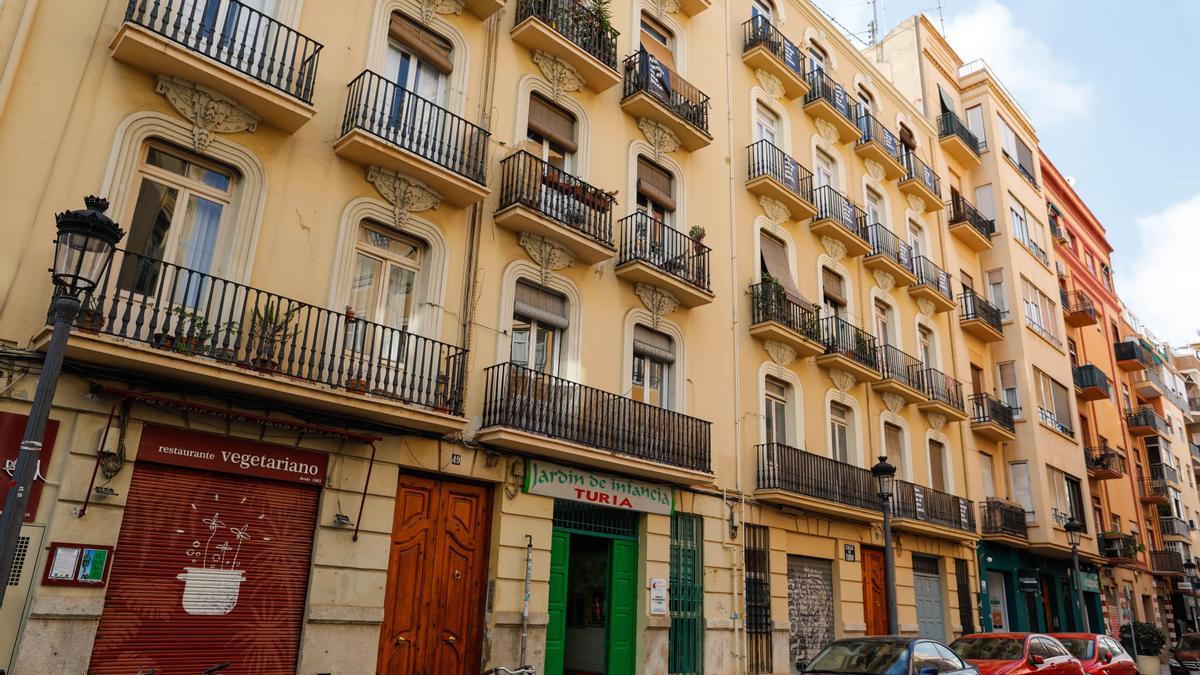 Edificios de la calle Turia de València comprados por un fondo buitre.