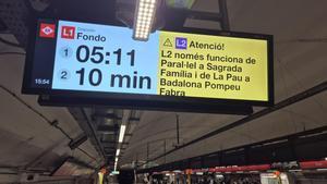 Un problema de señalización interrumpe la circulación de la L2 de Barcelona entre la Sagrada Família y La Pau