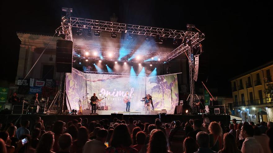 La música impregna de ritmo las fiestas de Toro