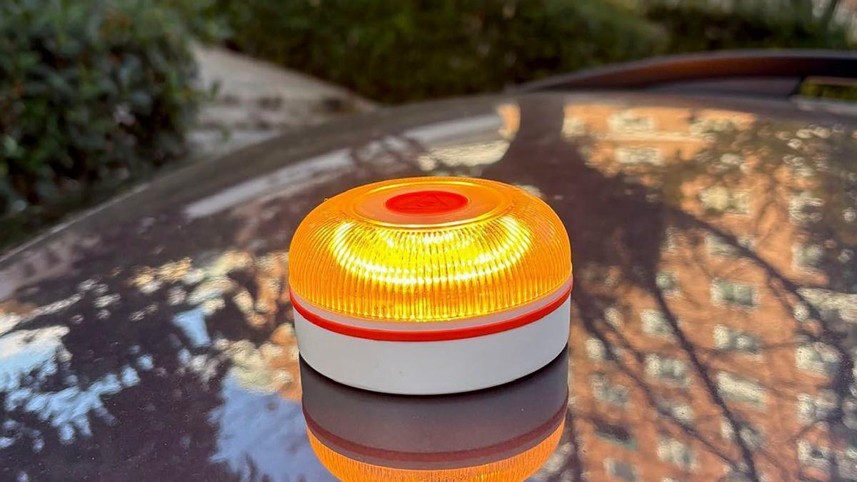 Fecha de caducidad de la baliza v-16: la DGT confirma el fin de uso del dispositivo y su alternativa