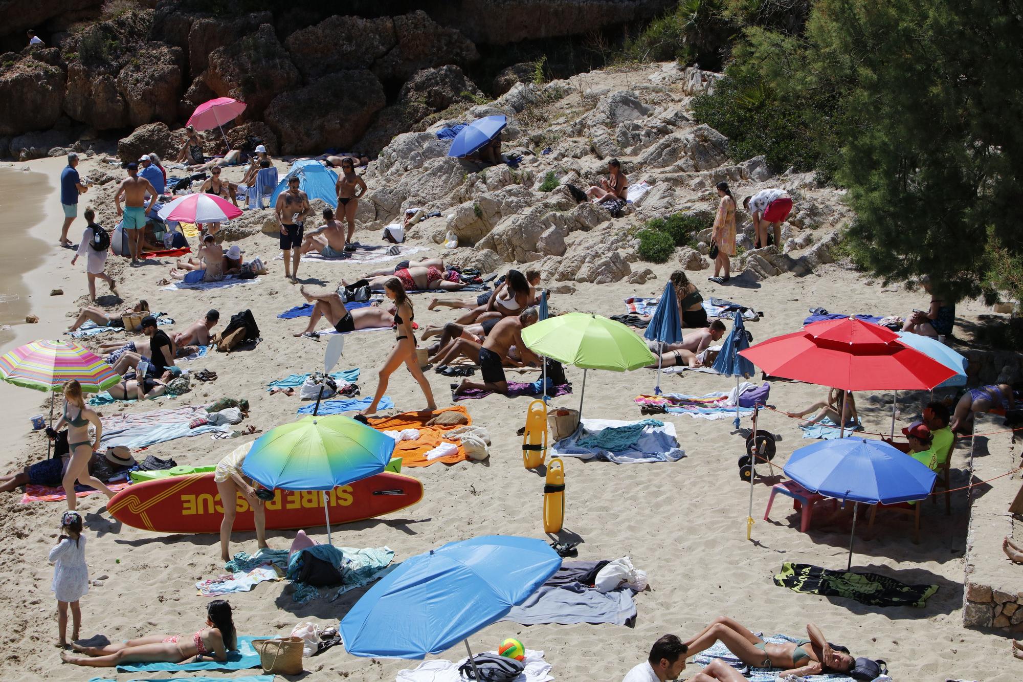 Überfüllte Traumbucht auf Mallorca: So sieht Cala Gat bei Cala Ratjada Anfang Juni aus