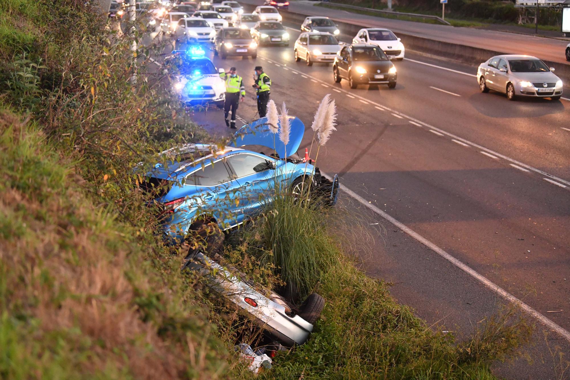 Atasco en la entrada a A Coruña desde la AP-9 por un accidente en Alfonso Molina