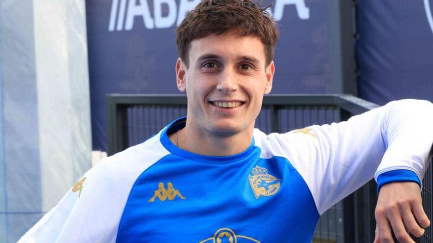 Mario Nájera posa en Abegondo. |  Iago López