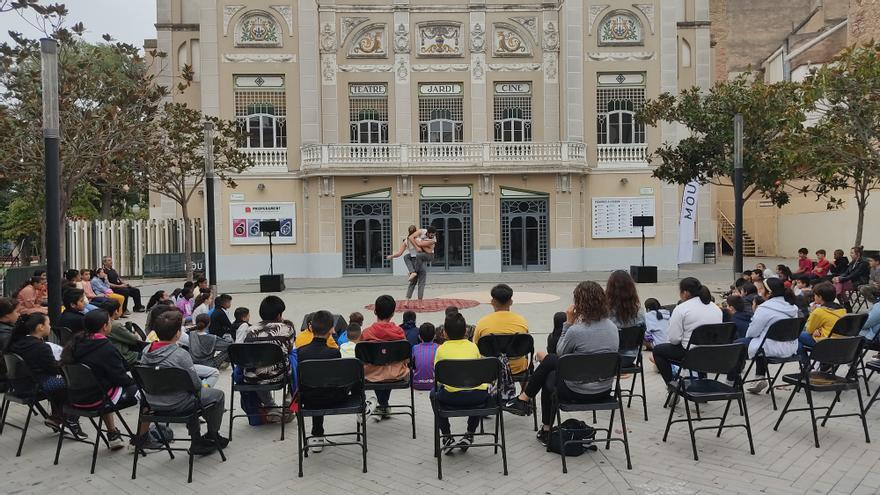 Figueres es MOU participa en el primer cicle ‘Anem al carrer’ amb un espectacle de dansa per alumnes de primària i secundària de la ciutat