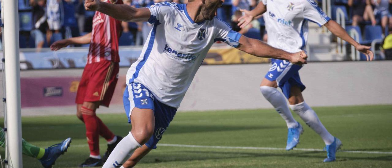 Carlos Ruiz celebra un gol ante la Ponferradina. | | CARSTEN W. LAURITSEN