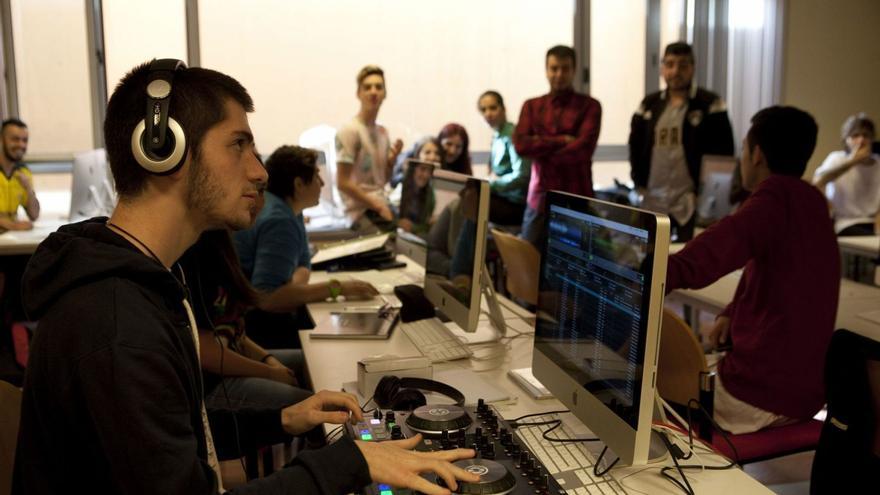Alumnos del ciclo de Vídeo, DJ y Sonido del Cislan, en una imagen de archivo. | Fernando Rodríguez