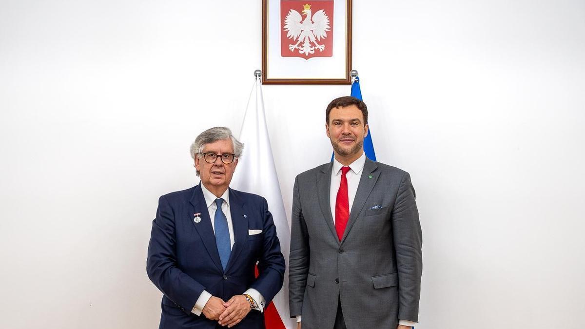 Vieites recibe la distinción del Gobierno polaco en Varsovia.