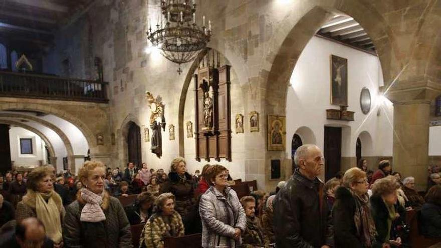 Asistentes a la misa del Miércoles de Ceniza en San Nicolás.