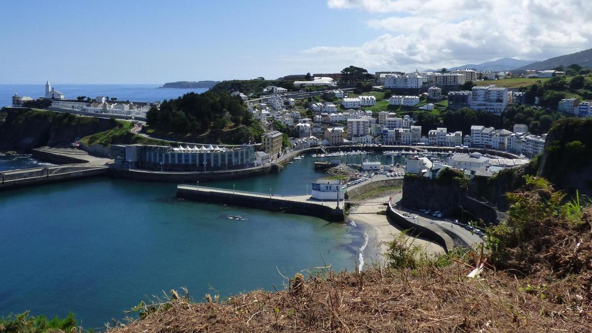 Vista de Luarca desde la Fonte Baxa.