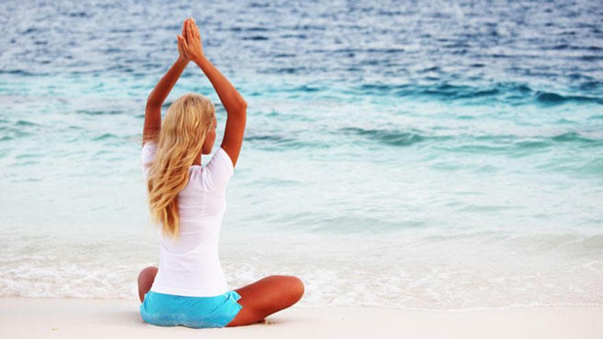 El Parc de la Mar acoge este sábado un taller de yoga solidario