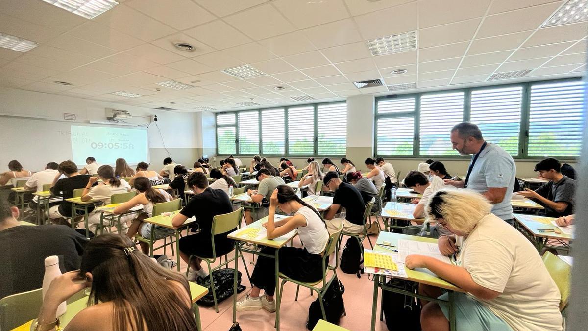 Estudiants fent la selectivitat