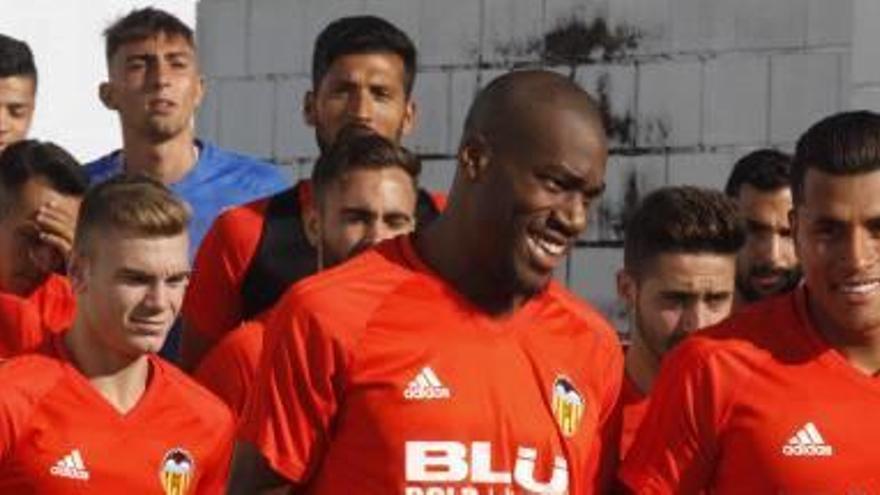 Kondogbia, ayer, en el entrenamiento en la ciudad deportiva de Paterna.