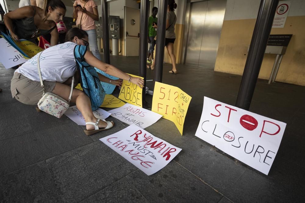 Vaga dels tripulants de cabina de Ryanair a l'aeroport de Girona