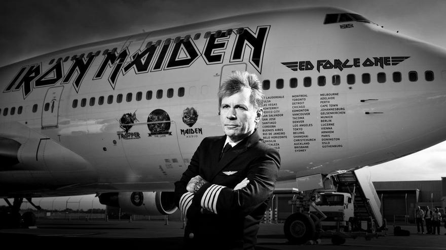 Las 10 caras del sorprendente Bruce Dickinson, cantante de la banda de heavy metal Iron Maiden