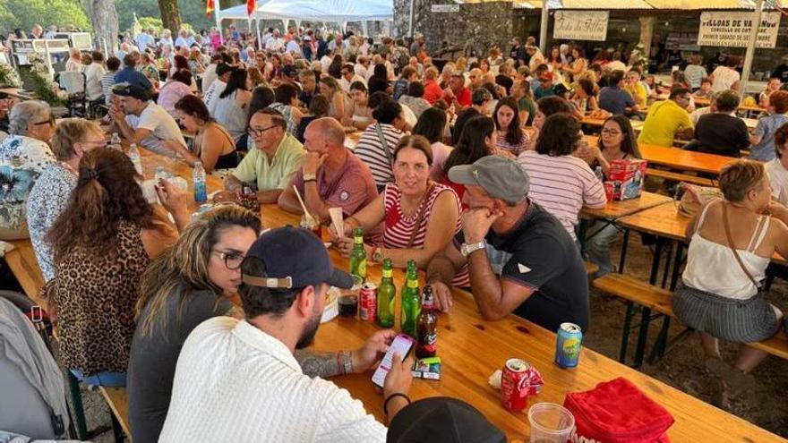 Valongo reparte 5.000 filloas en una cita gastronómica que cumple 48 años