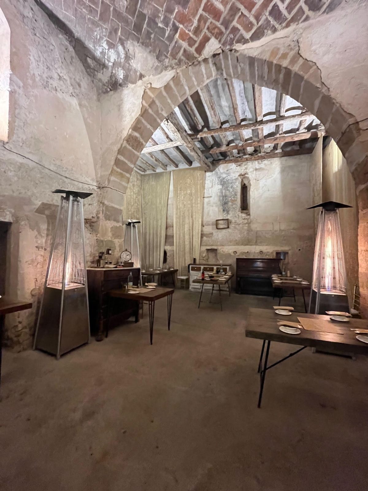 Disfruta de un auténtico banquete medieval en El Rourell.