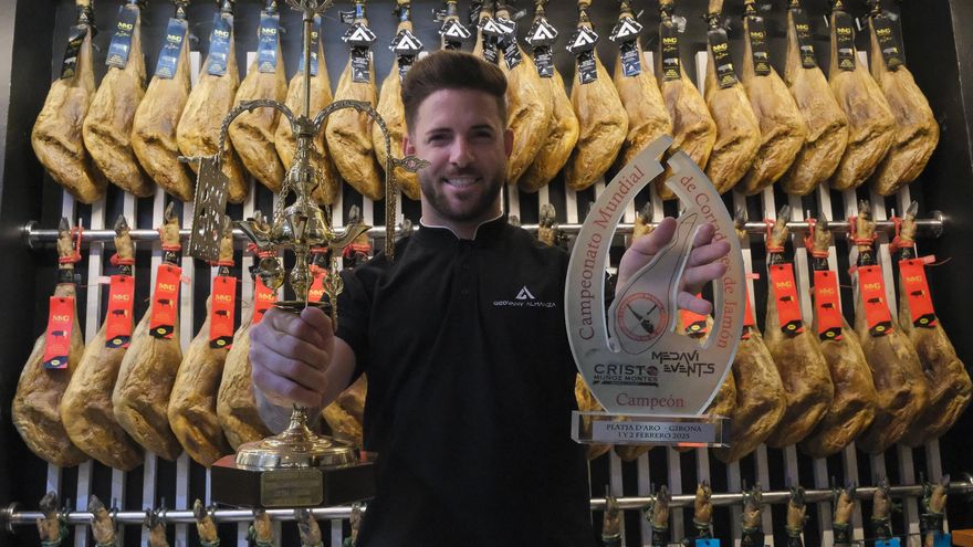El mejor cortador de jamón ibérico del mundo está en Canarias: &quot;Cuando cortas a cuchillo, la fricción es artesanal, lenta y suave&quot;