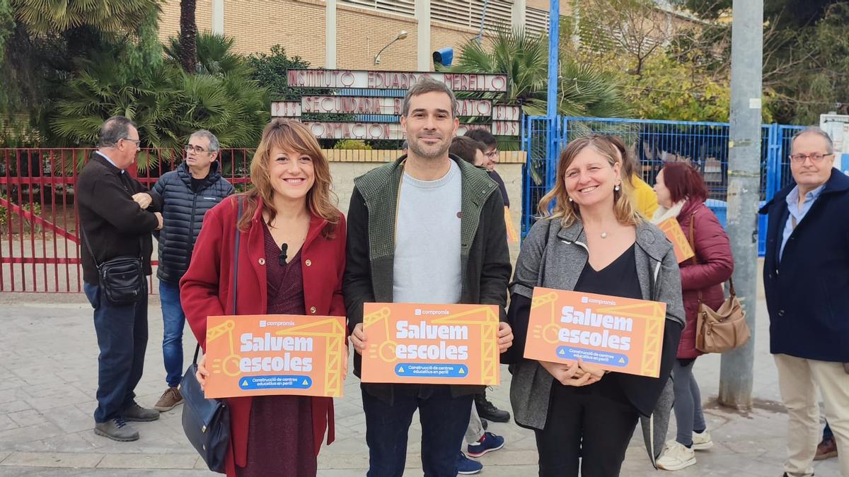 El diputado, entre la edil de Sagunt y la alcaldesa de Quartell.