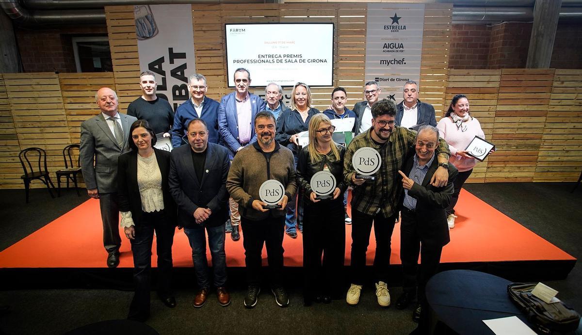 Representants de l'Associació de Professionals de Sala de Girona i els guanyadors de la primera edició dels premis, l'any passat al Fòrum Gastronòmic.
