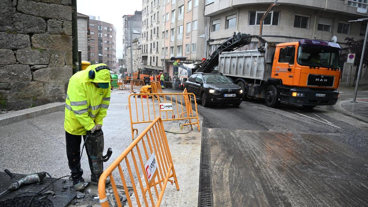 Obras de asfaltado anteriores en el centro de Pontevedra.