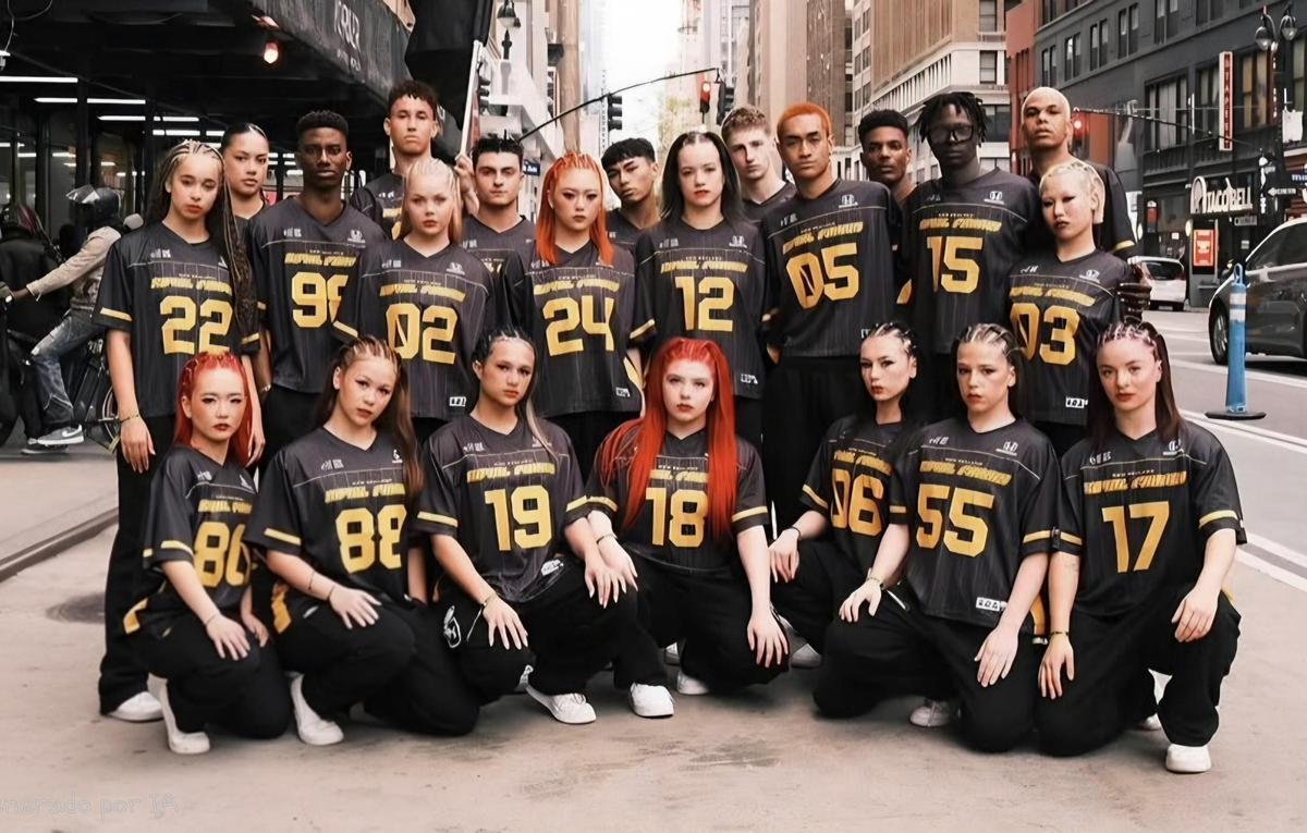 Una fotografía de todos los bailarines en New York.