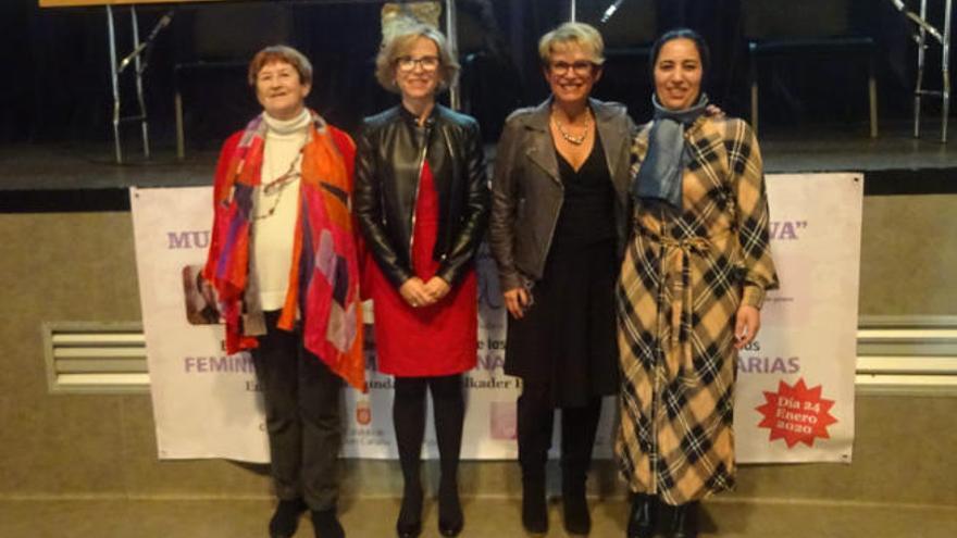 María Dolors Bramon, Conchi Narváez, Elena Máñez y Houda Charradiie, en el Encuentro de Mujeres Musulmanas.