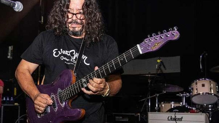 &#039;Poderosa, la guitarra gallega para Raimundo Amador