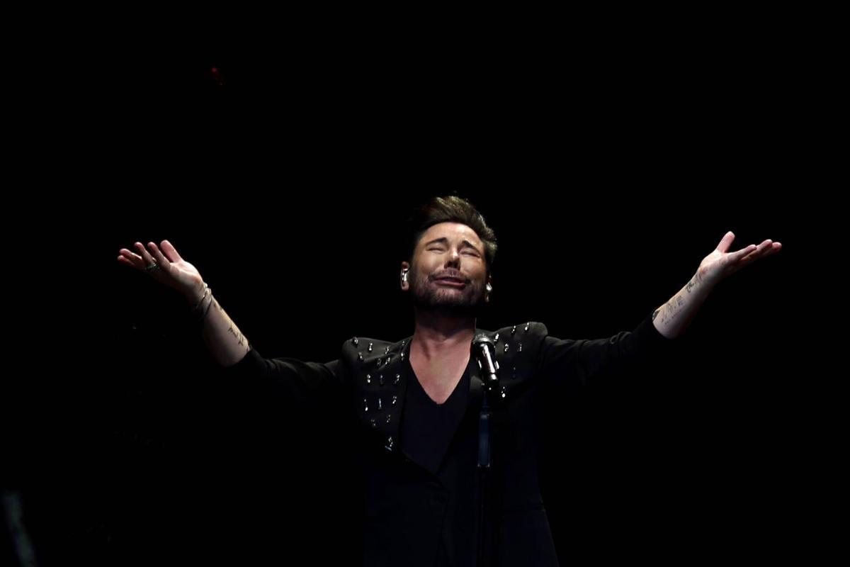 El concierto de Miguel Poveda en Gijón, en imágenes