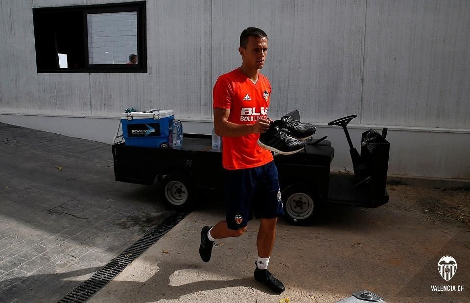 Las imágenes del primer entrenamiento de Gabriel Paulista con el Valencia