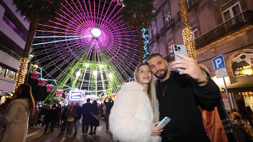 Estos son algunos de los adornos y lugares que  puedes encontrarte paseando por Vigo esta Navidad