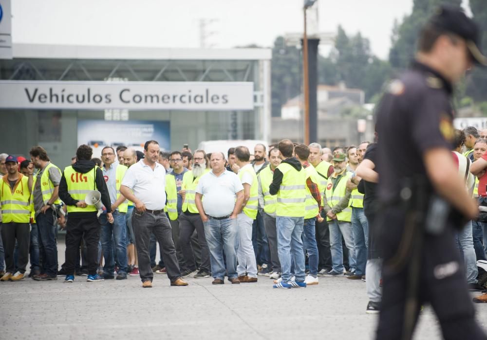 Los sindicatos CIG, CC.OO.  y UGT sitúan en el 90-95% el seguimiento de la huelga general del sector en la provincial.