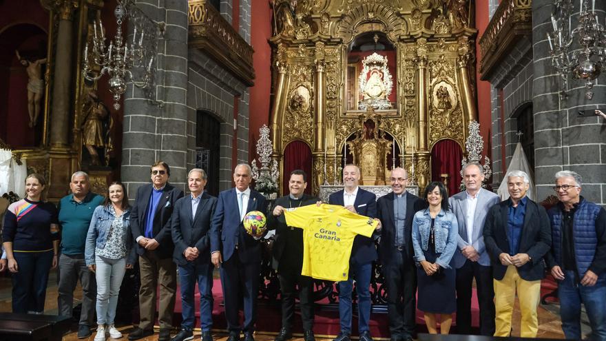 Visita de la UD Las Palmas a la Basílica del Pino en Teror