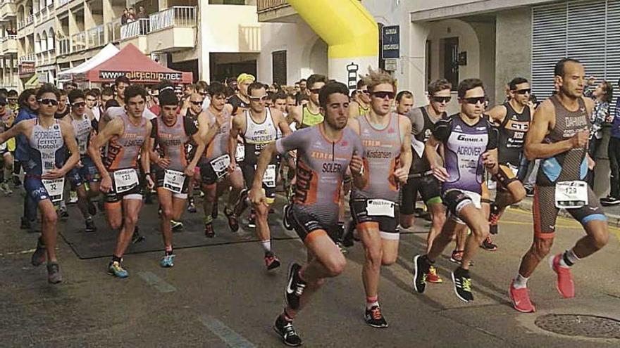 Salida del Duatló Sud, disputado ayer en la Colònia de Sant Jordi.