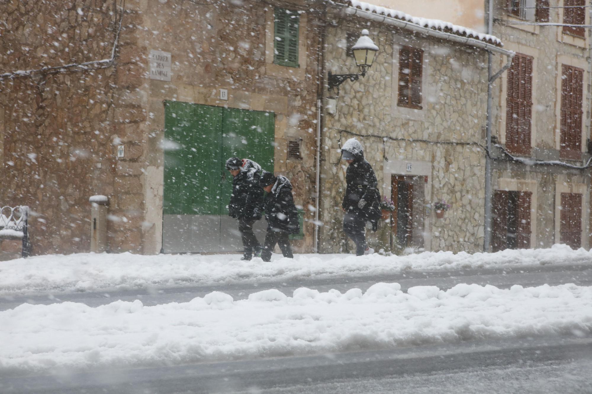 Malerisches Mallorca: Valldemossa im Schnee