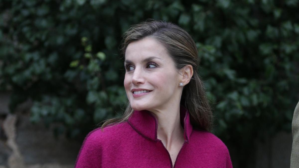 La reina Letizia con abrigo de Marcos Luengo