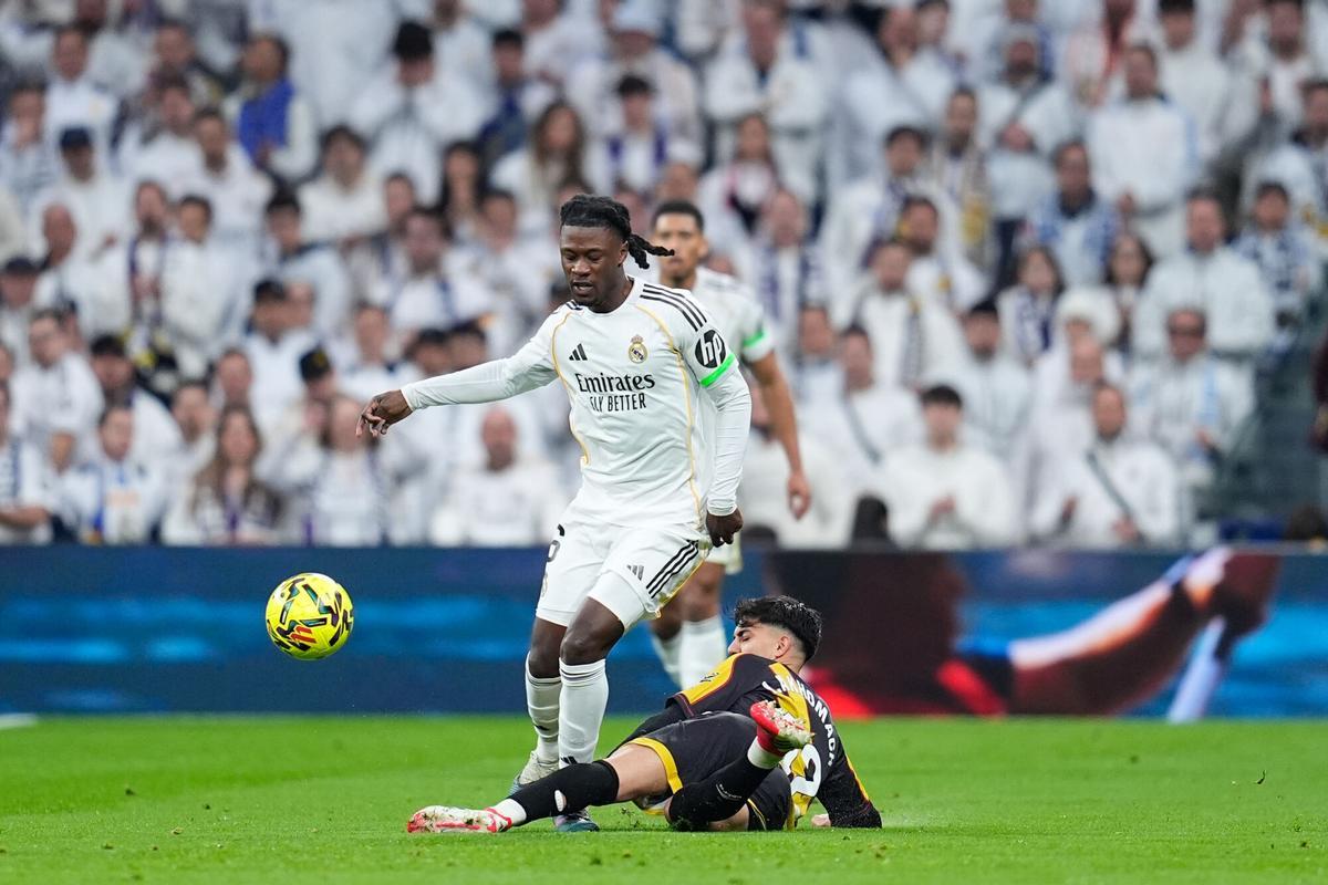 Eduardo Camavinga of Real Madrid CF and Ilias Akhomach of Rayo Vallecano compete for the ball during the Spanish League, LaLiga EA Sports, football match played between Real Madrid and Rayo Vallecano at Santiago Bernabeu stadium on February 01, 2026, in Madrid, Spain. AFP7 01/02/2026 ONLY FOR USE IN SPAIN. Dennis Agyeman / AFP7 / Europa Press;2026;SOCCER;SPAIN;SPORT;ZSOCCER;ZSPORT;Real Madrid v Rayo Vallecano - LaLiga EA Sports;