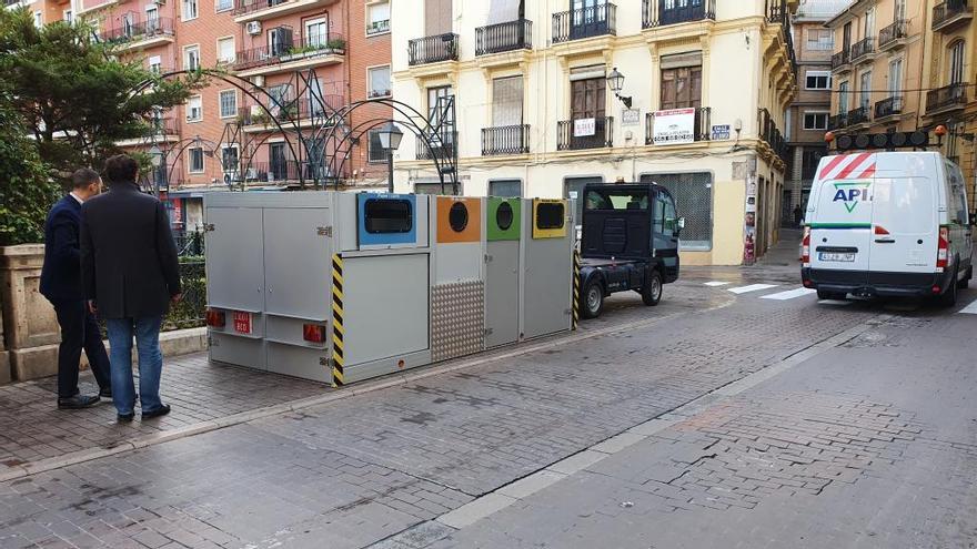 València probará la recogida de basura con plataformas móviles en Ciutat Vella
