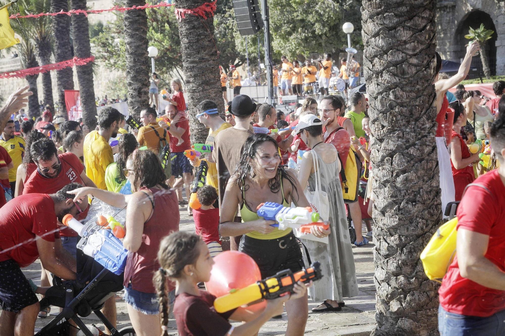 Búscate en la batalla de agua de Canamunt y Canavall