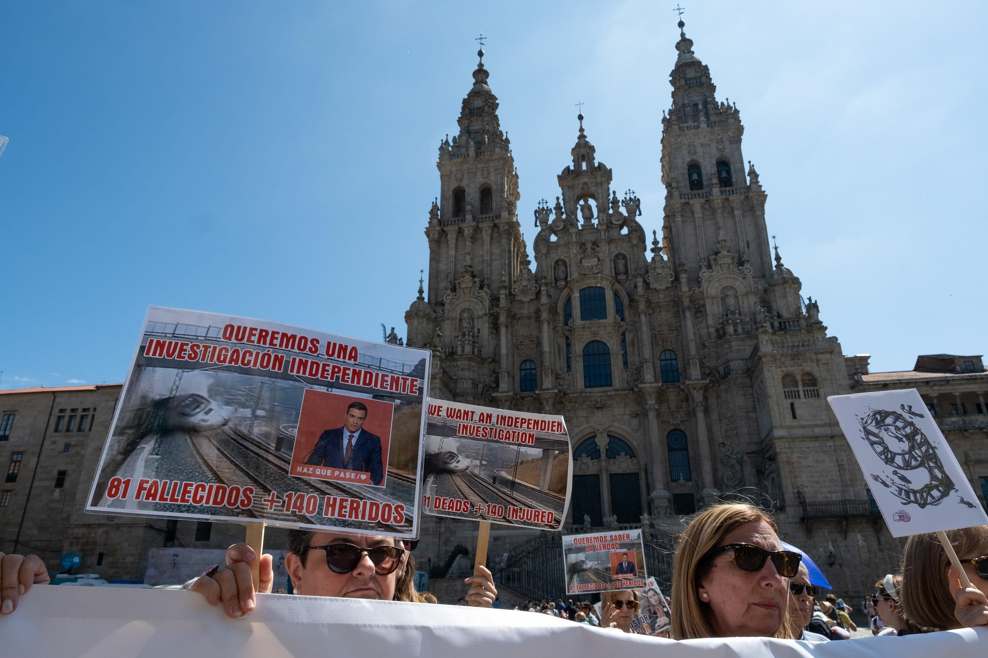 Las víctimas de Angrois se concentran en el Obradoiro en el noveno aniversario del accidente