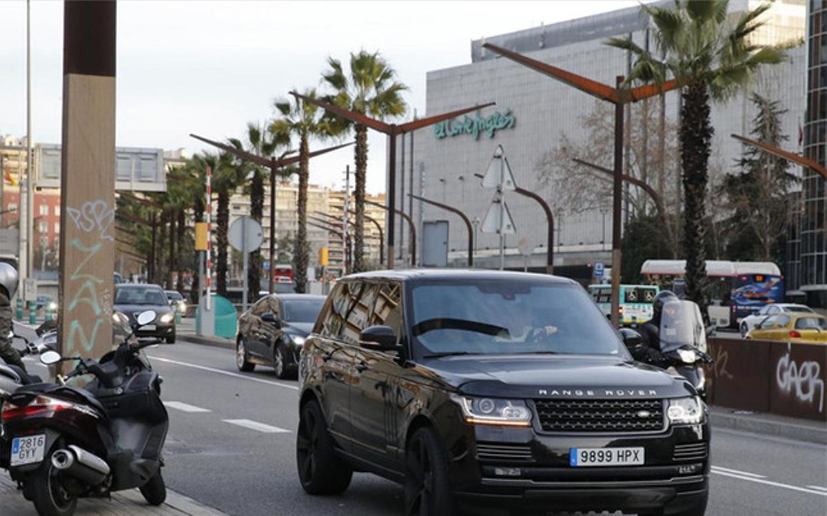 Messi llegó esta mañana a la clínica
