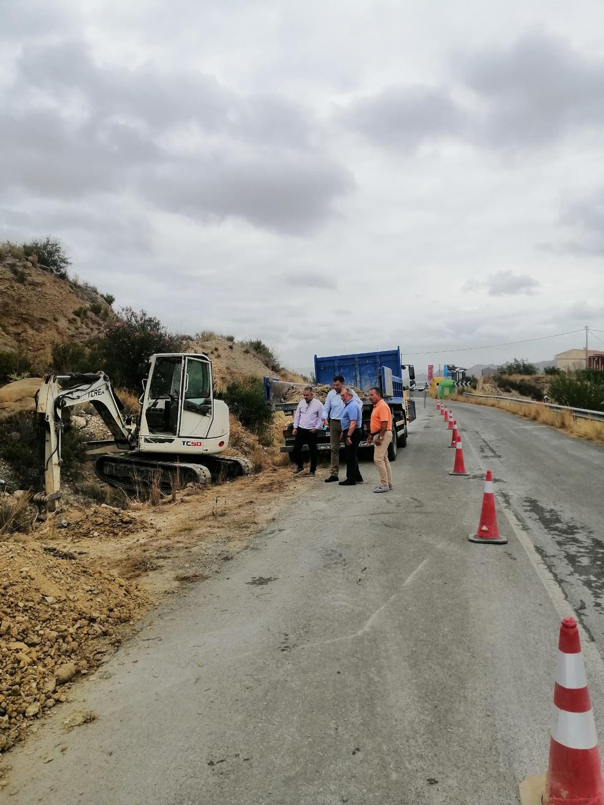 Obras de la nueva red de abastecimiento en Ricote.