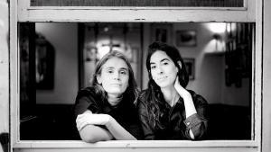 Ana Garriga y Carmen Urbita, autoras del libro Instrucción de novicias, basado en el pódcast Las hijas de Felipe.