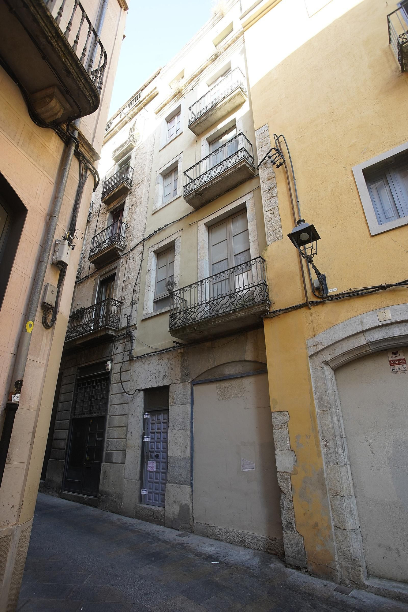 Les imatges de l'esfondrament de part d'un edifici del Barri Vell de Girona