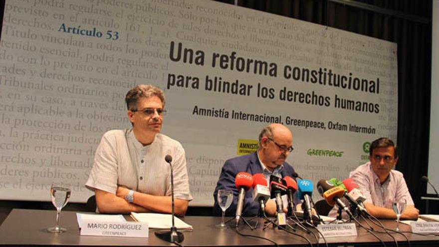 Amnistía, Greenpeace y Oxfam piden una reforma constitucional que blinde los derechos humanos