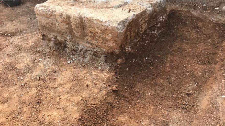 Hallan la base de la cruz de referencia en las excavaciones de Son Coletes