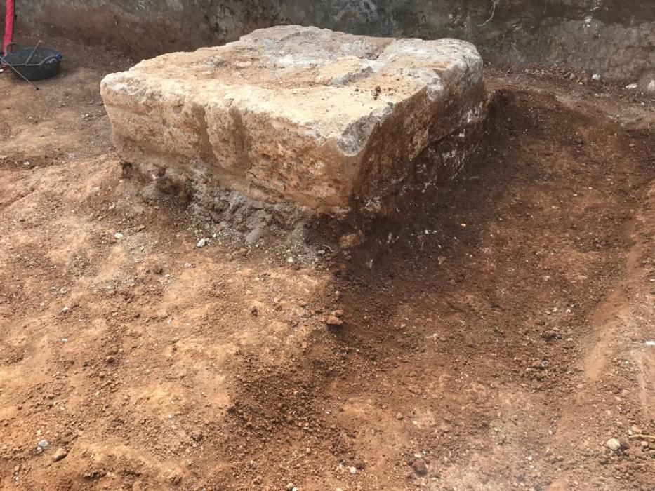 Hallan la base de la cruz de referencia en las excavaciones de Son Coletes