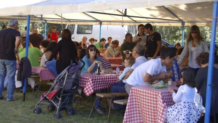 Explanada en los alrededores del santuario para la típica degustación de pulpo.